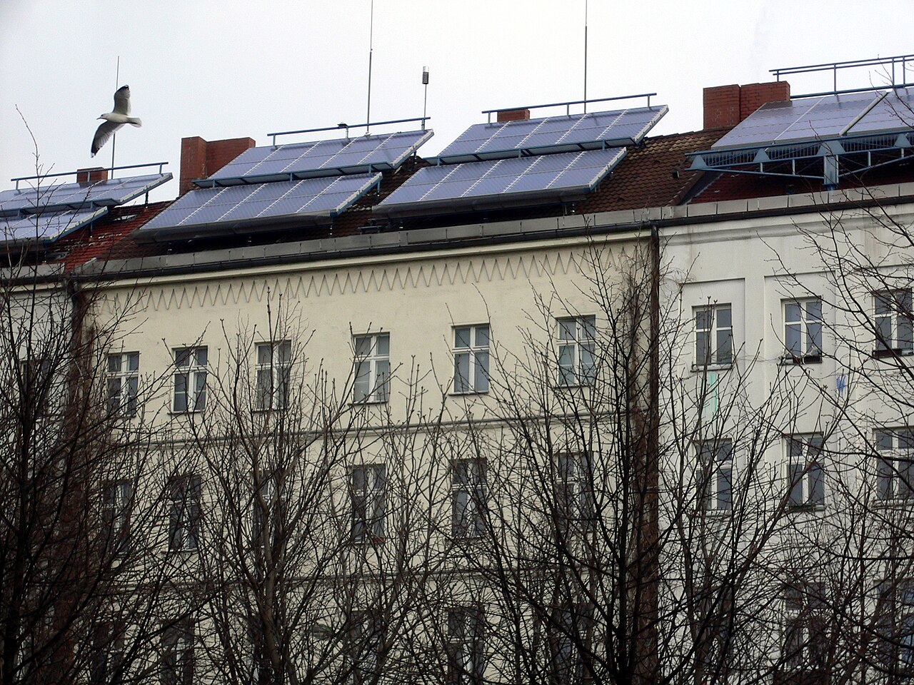 Berlin_pv-system_block-103_20050309_p1010367